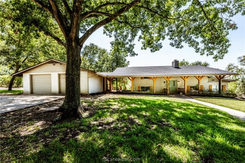 Tiny photo for 2120 Avenue R, Huntsville, TX 77340 (MLS # 26012102)