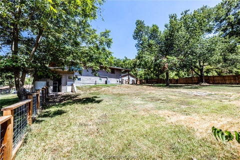 Tiny photo for 2120 Avenue R, Huntsville, TX 77340 (MLS # 26012102)