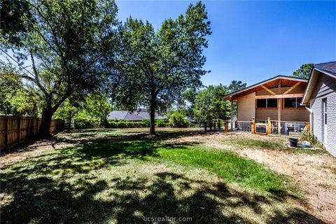 Tiny photo for 2120 Avenue R, Huntsville, TX 77340 (MLS # 26012102)