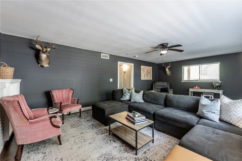 Tiny photo for 2120 Avenue R, Huntsville, TX 77340 (MLS # 26012102)