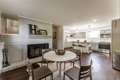 Tiny photo for 2120 Avenue R, Huntsville, TX 77340 (MLS # 26012102)