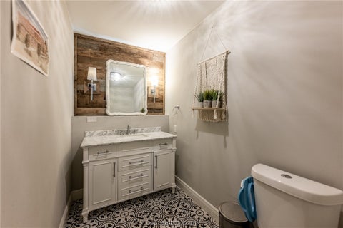 Tiny photo for 2120 Avenue R, Huntsville, TX 77340 (MLS # 26012102)