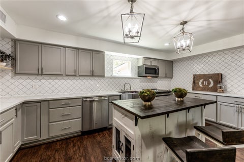 Tiny photo for 2120 Avenue R, Huntsville, TX 77340 (MLS # 26012102)