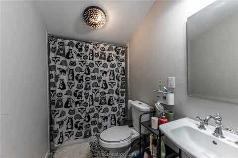 Tiny photo for 2120 Avenue R, Huntsville, TX 77340 (MLS # 26012102)