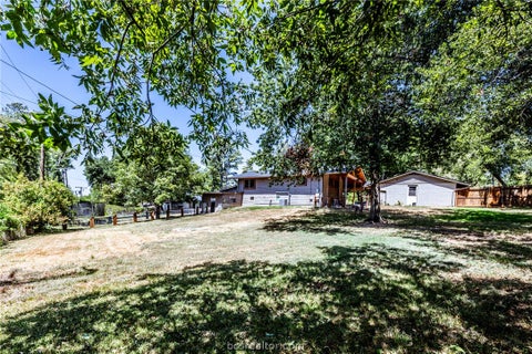 Tiny photo for 2120 Avenue R, Huntsville, TX 77340 (MLS # 26012102)
