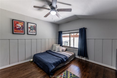 Tiny photo for 2120 Avenue R, Huntsville, TX 77340 (MLS # 26012102)