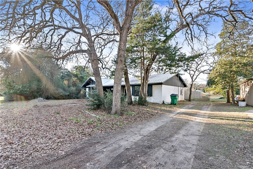 Photo of 18 Eden Rock, Hilltop Lakes, TX 77871 (MLS # 26002026)