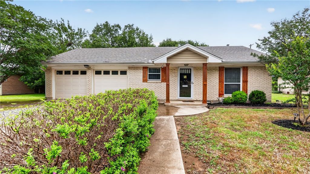 Photo of 2319 Carter Creek Parkway, Bryan, TX 77802 (MLS # 26006178)