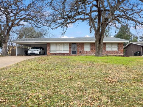 Photo of 216 North Avenue W, Bryan, TX 77801 (MLS # 26000981)