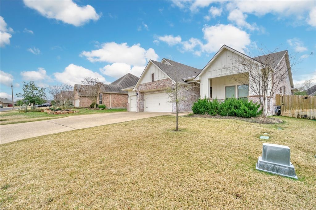 Photo of 3509 Wildwood Court, Bryan, TX 77808 (MLS # 26001431)