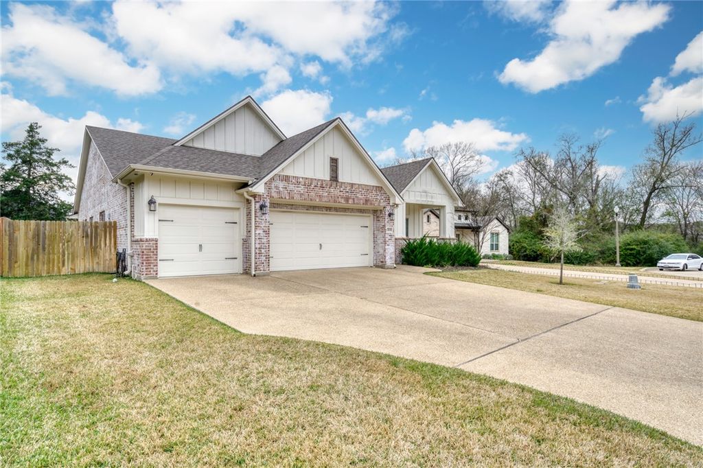 Photo of 3509 Wildwood Court, Bryan, TX 77808 (MLS # 26001431)