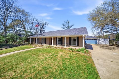 Tiny photo for 2705 Wood Cliff Court, College Station, TX 77845 (MLS # 26003339)