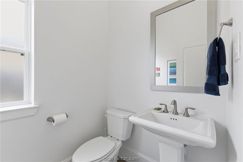 Tiny photo for 2521 Portland Avenue, College Station, TX 77845 (MLS # 26005276)