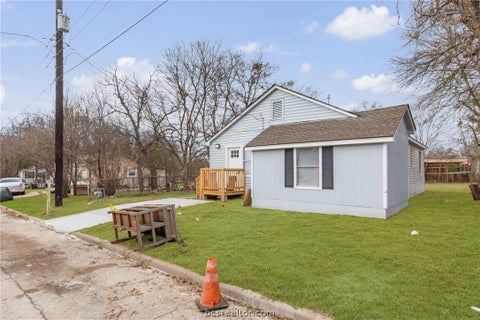 Tiny photo for 806 Walnut Street, Bryan, TX 77803 (MLS # 26011437)