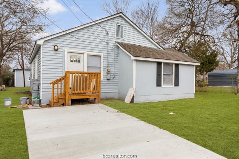 Tiny photo for 806 Walnut Street, Bryan, TX 77803 (MLS # 26011437)