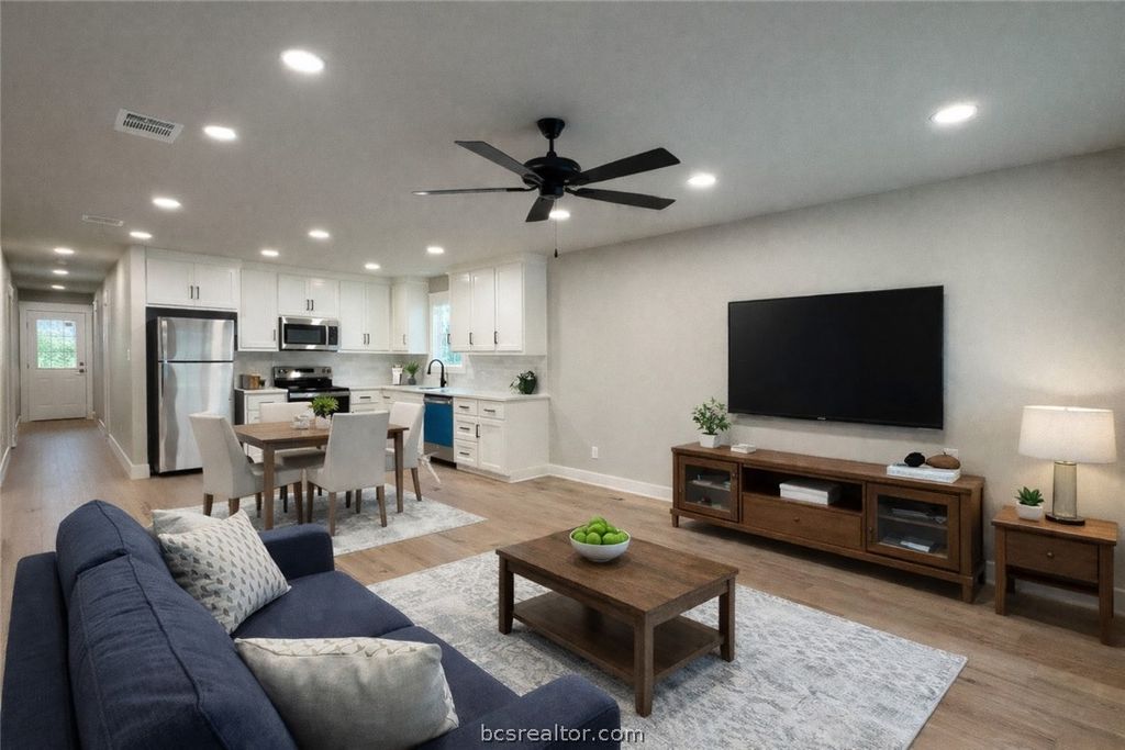 Photo of 309 Wheelock Street, Franklin, TX 77856 (MLS # 26004669)