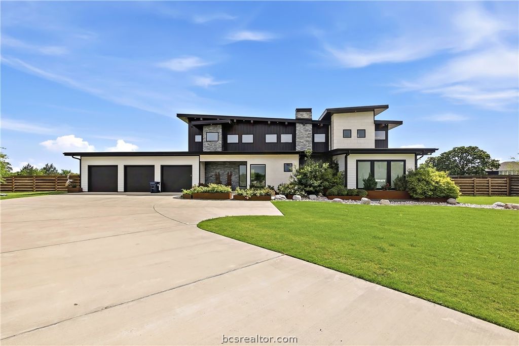 Photo of 17600 Windsong Drive, College Station, TX 77845 (MLS # 26005094)