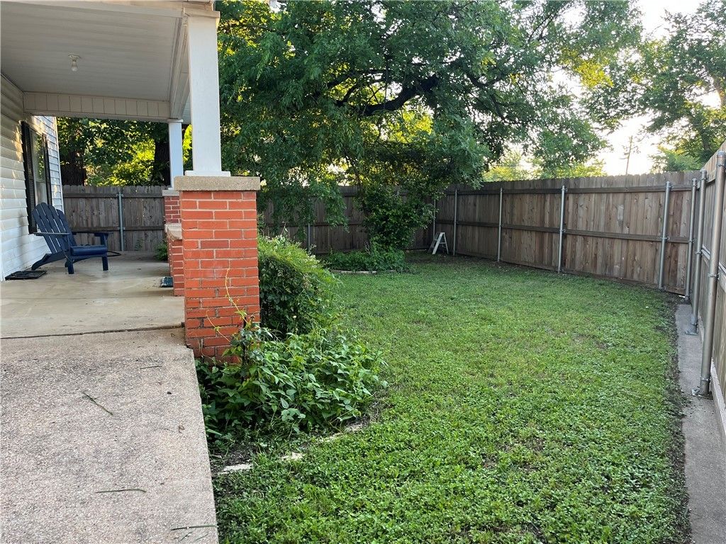 Photo of 1102 N Travis, Cameron, TX 76520 (MLS # 25010558)