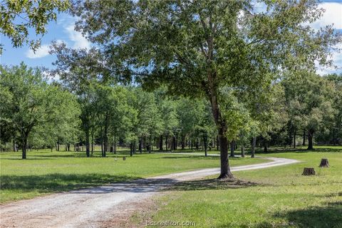 Photo of 9832 Hawaii Lane, Midway, TX 75852 (MLS # 26005231)