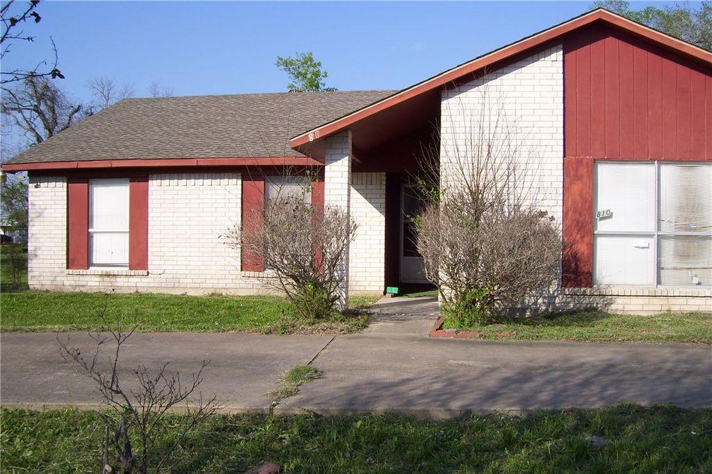 Photo of 810 Foster Street, Navasota, TX 77868 (MLS # 25009964)