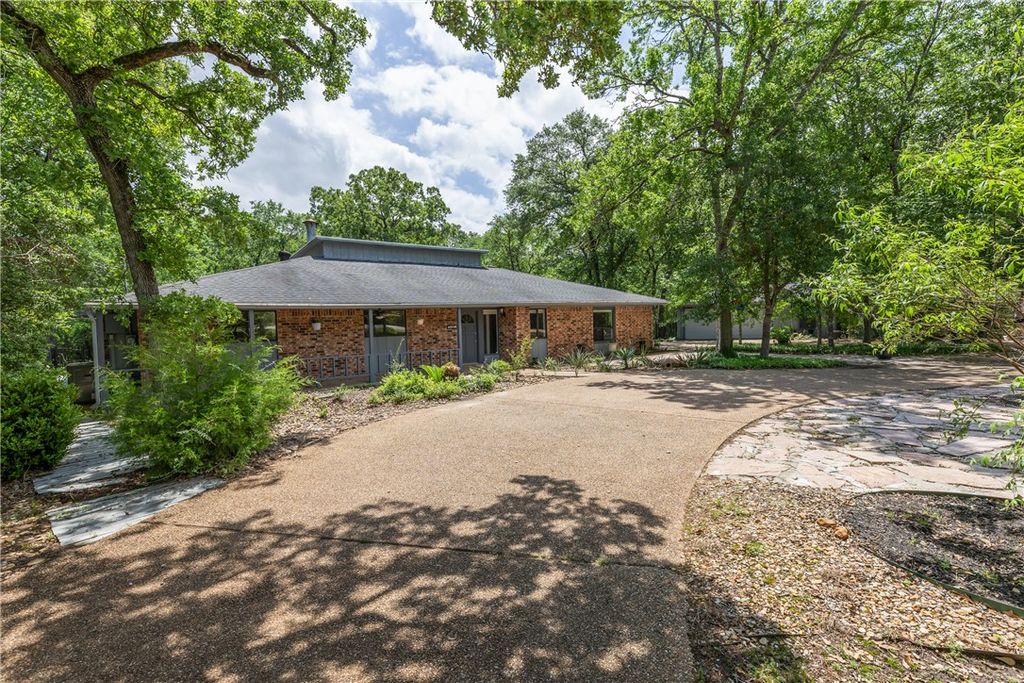 Photo of 2604 Faulkner Drive, College Station, TX 77845 (MLS # 26004484)