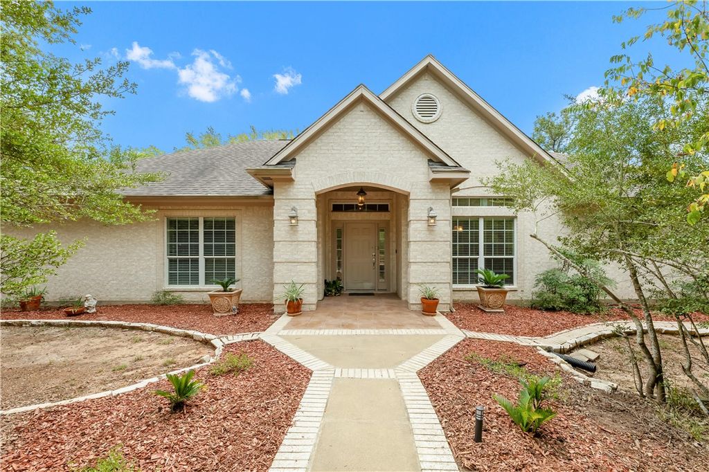 Photo of 5924 Wild Horse Run, College Station, TX 77845 (MLS # 25010035)