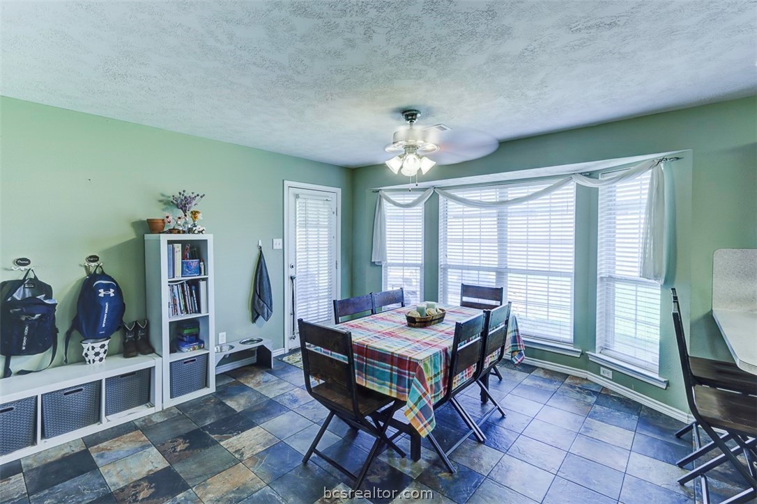 College Station, Texas 77845, United States, 4 Bedrooms Bedrooms, ,2 BathroomsBathrooms,Residential,Pending,58371