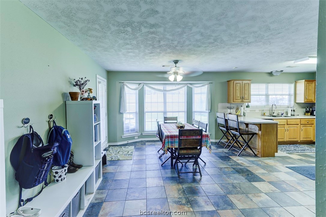 College Station, Texas 77845, United States, 4 Bedrooms Bedrooms, ,2 BathroomsBathrooms,Residential,Pending,58371