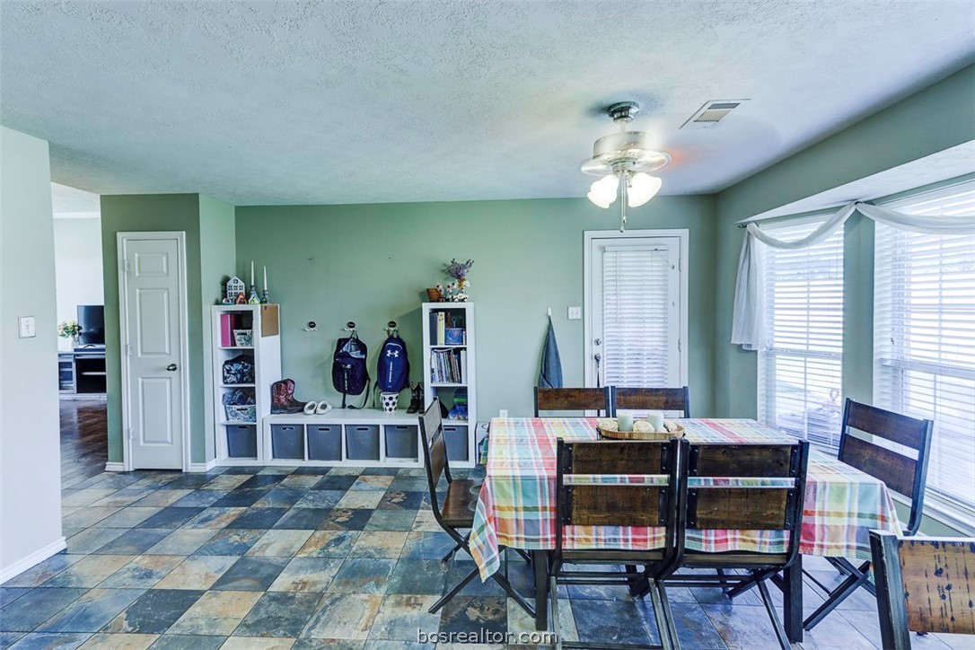 College Station, Texas 77845, United States, 4 Bedrooms Bedrooms, ,2 BathroomsBathrooms,Residential,Pending,58371