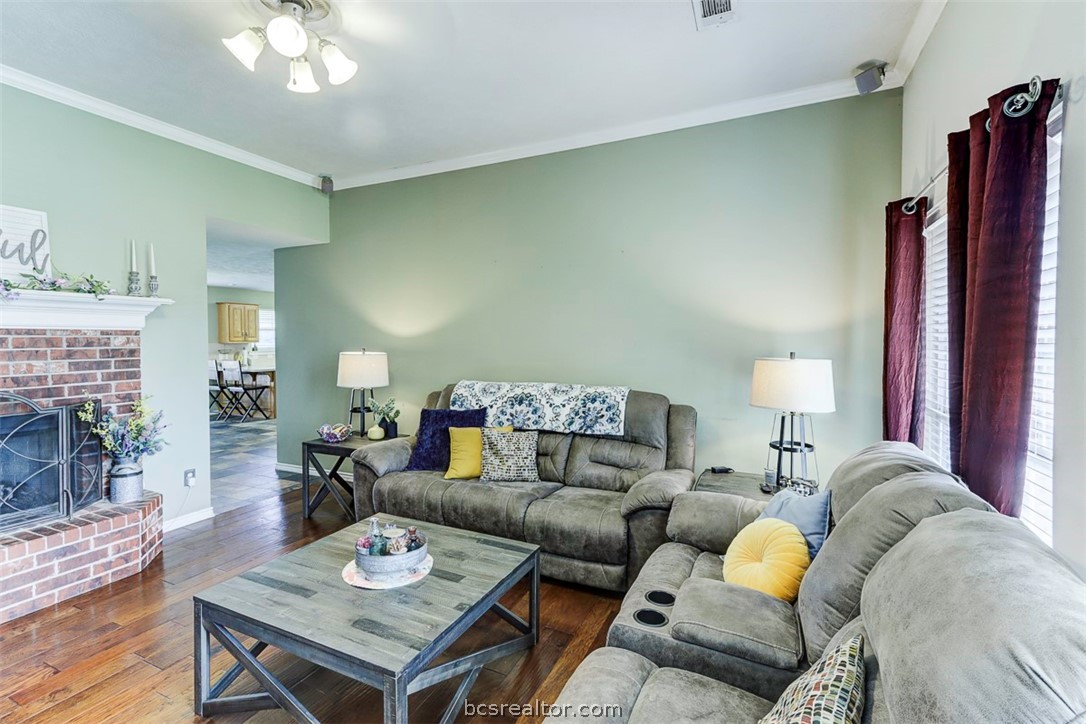 College Station, Texas 77845, United States, 4 Bedrooms Bedrooms, ,2 BathroomsBathrooms,Residential,Pending,58371