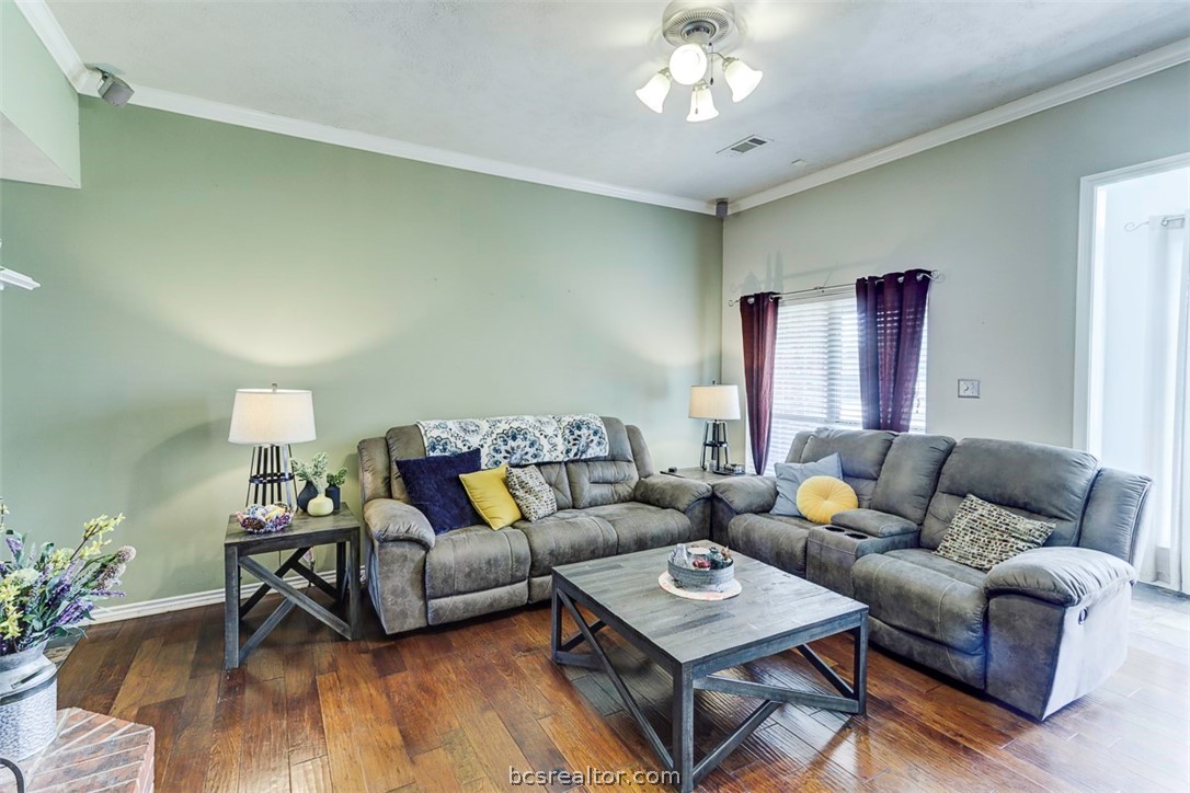 College Station, Texas 77845, United States, 4 Bedrooms Bedrooms, ,2 BathroomsBathrooms,Residential,Pending,58371