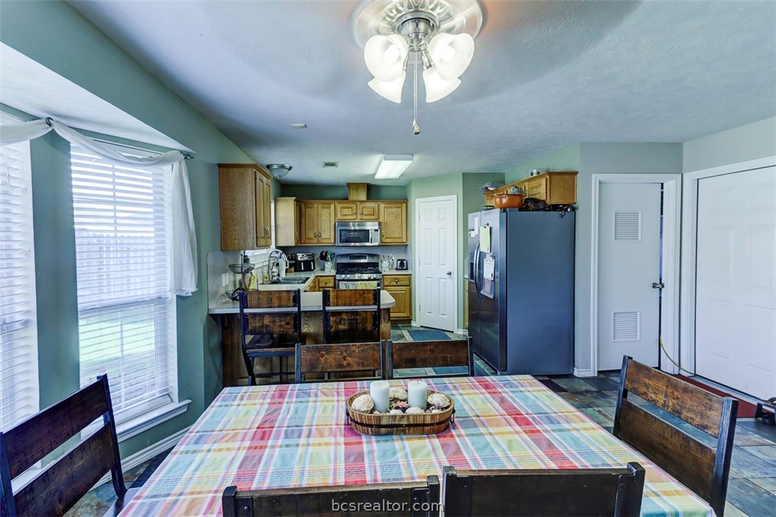 College Station, Texas 77845, United States, 4 Bedrooms Bedrooms, ,2 BathroomsBathrooms,Residential,Pending,58371