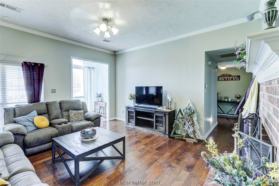 College Station, Texas 77845, United States, 4 Bedrooms Bedrooms, ,2 BathroomsBathrooms,Residential,Pending,58371