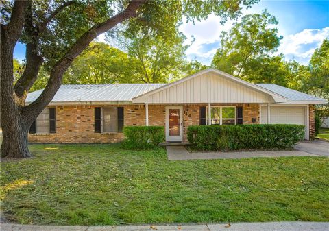 Photo of 114 Wood Street, Navasota, TX 77868 (MLS # 25010303)