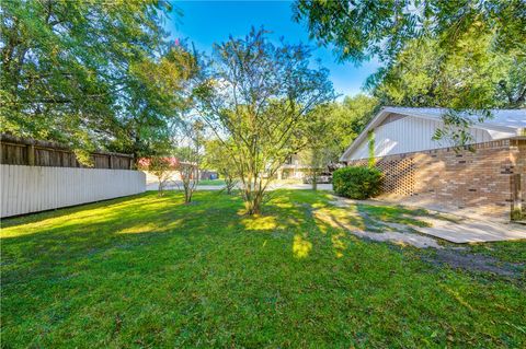 Tiny photo for 114 Wood Street, Navasota, TX 77868 (MLS # 25010303)