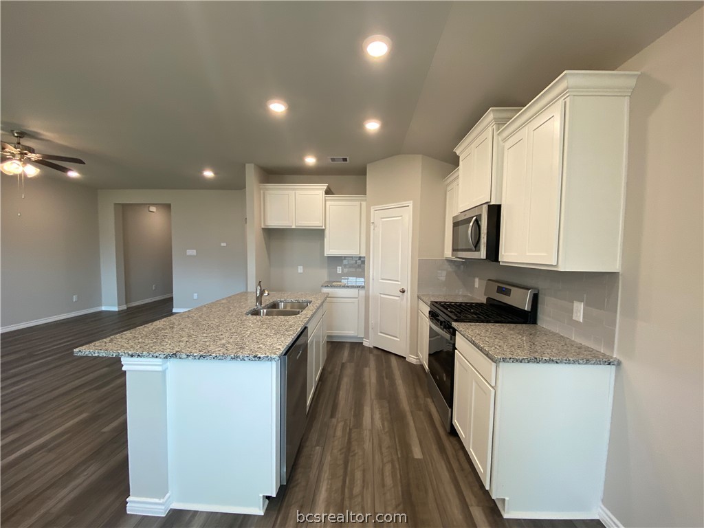 College Station, Texas 77845, United States, 3 Bedrooms Bedrooms, ,2 BathroomsBathrooms,Residential,Pending,56765