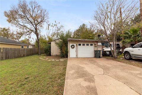 Photo of 2608 Cavitt Avenue, Bryan, TX 77801 (MLS # 25012880)
