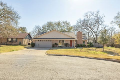 Photo of 4202 Autumn Circle, Bryan, TX 77802 (MLS # 26001201)
