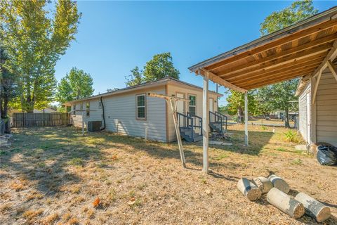 Tiny photo for 401 E Third Street, Hearne, TX 77859 (MLS # 25011010)