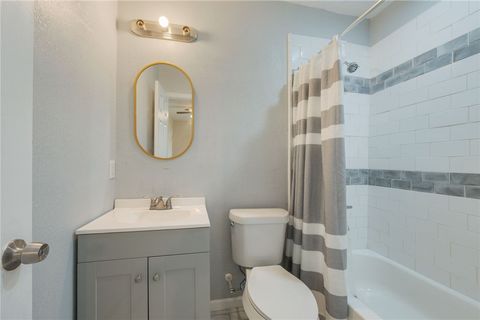 Tiny photo for 401 E Third Street, Hearne, TX 77859 (MLS # 25011010)
