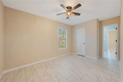 Tiny photo for 401 E Third Street, Hearne, TX 77859 (MLS # 25011010)