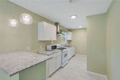 Tiny photo for 401 E Third Street, Hearne, TX 77859 (MLS # 25011010)