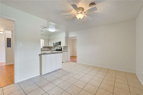Tiny photo for 1915 Vinewood Drive, Bryan, TX 77802 (MLS # 26009020)
