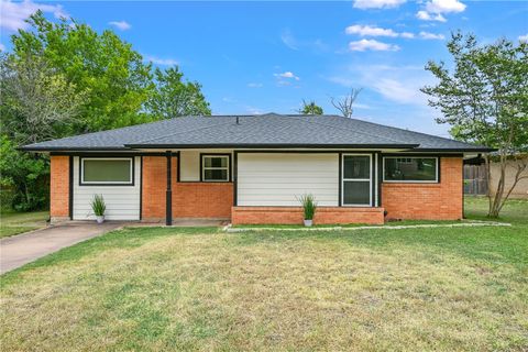 Tiny photo for 1915 Vinewood Drive, Bryan, TX 77802 (MLS # 26009020)
