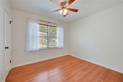 Tiny photo for 1915 Vinewood Drive, Bryan, TX 77802 (MLS # 26009020)