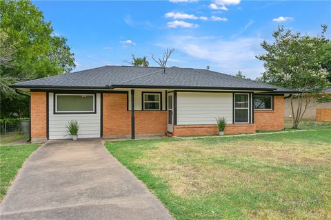 Photo of 1915 Vinewood Drive, Bryan, TX 77802 (MLS # 26009020)