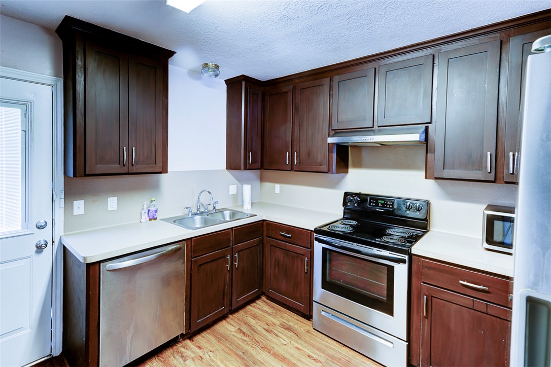 College Station, Texas 77840, United States, 3 Bedrooms Bedrooms, ,2 BathroomsBathrooms,Residential,Pending,180556