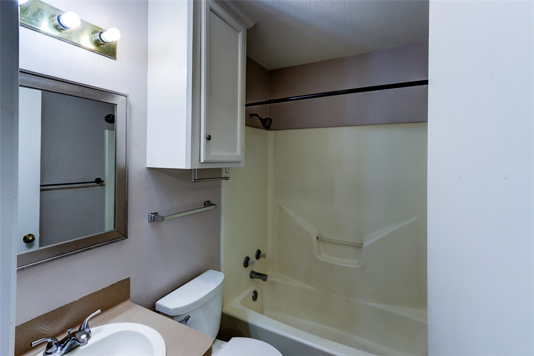 College Station, Texas 77840, United States, 3 Bedrooms Bedrooms, ,2 BathroomsBathrooms,Residential,Pending,180556