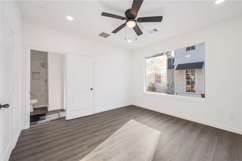 Tiny photo for 906 E Washington Avenue, Navasota, TX 77868 (MLS # 26003335)