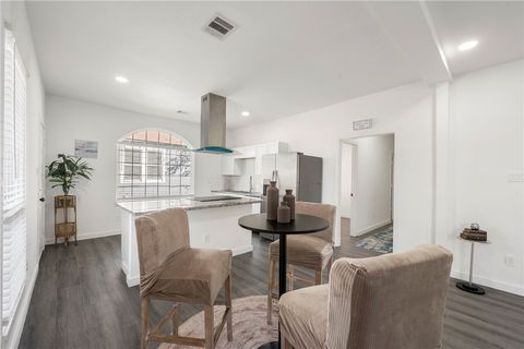 Tiny photo for 906 E Washington Avenue, Navasota, TX 77868 (MLS # 26003335)